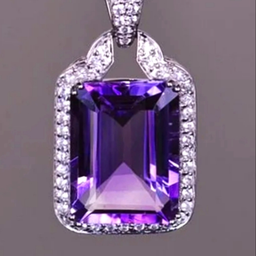 STERLING AFRICAN AMETHYST SOLITAIRE EMERALD CUT 7KT / WHITE TOPAZ/20 CHAIN OFFER